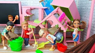 Куклы Барби и генеральная уборка в классе . Школа ! Игры в куклы в школе