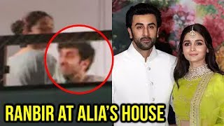 Ranbir Kapoor Pays A Late Night Visit To Alia Bhatt At Her House | Bollywood News