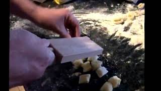 How to use a gnocchi rolling board