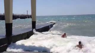Море волнуется! Чуть не утонул в шторм!The sea worries! Almost drowned in a storm!