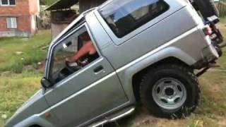 Suzuki vitara vs daihatsu feroza 2