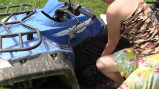 CF500-X5. Девушка пытается запустить с ручного стартера