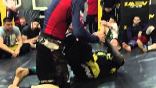 Grappling - Удушающий через руку из батерфляй-гарда