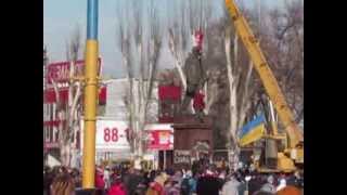 Снятие памятника Ленину в Днепродзержинске 22.02.2014