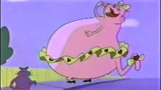 Macro female cat noms & burps (ES S05E13a)