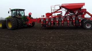 Трактор John Deere 8310R и Kverneland Accord Optima TFmaxi