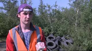 Трудовые бригады продолжают очищать Новый Уренгой от мусора