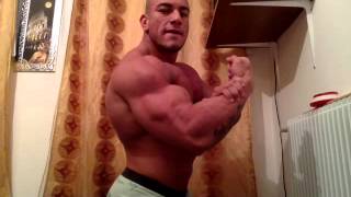 manu rock muscleworship posing flexing back