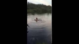 голышом в лесное озеро