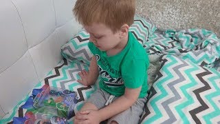 Утро маленького блогера. ПОДАРКИ под ПОДУШКОЙ на День Святого Николая Герои в масках