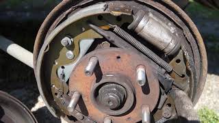 замена задних тормозных колодок  land rover  freelander 1