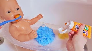 Куклы Пупсики Беби Бон на канале Зырики ТВ. Утро Ромы: чистит зубки и купается. Играем в Игрушки