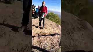 Franquista insulta y amenaza con fusilar a un grupo de excursionistas independentistas Catalanes