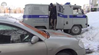 Членам штаба Навального залили дверь пеной и обили краской автомобили