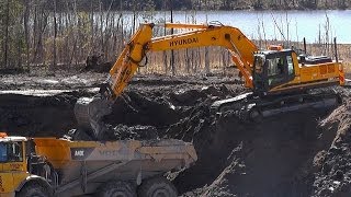 Hyundai Robex 290 LC-7A Loading A Volvo A40E
