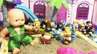 ★ Киндеры из прошлого. Открываем старые киндер сюрпризы. Играем в куклы.