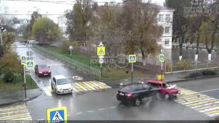 BMW X6 протаранил отечественную четверку в Краснодаре