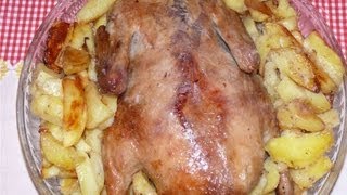 Запеченная утка с яблоками и черносливом от videokulinaria.ru