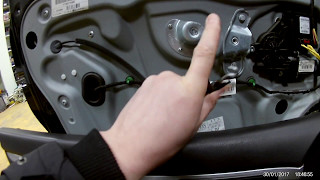 Снять обшивку,панель,дверную карту с WV TURAN 2015