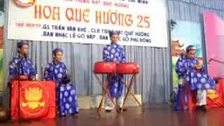 Vietnamese Traditional Music Artist Nhut Dung played "Bong"