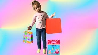 VLOG / София на шопинге в детском магазине скупает все купальники / Sofik with Mommy doing shopping