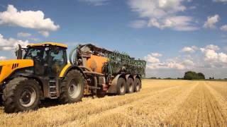 JCB 7230 mit 25m³ Veenhuis Fass.