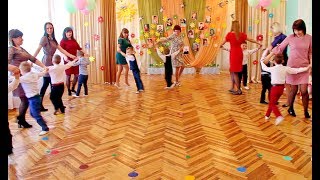 Танец мальчиков с мамами - 3. ДОУ №8 "Малыш", г.Шахтёрск