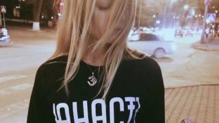 Kerwprod - А я иду одна по ночному мегаполису.