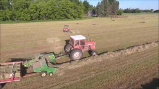 Massey 1135 w/348 baler and Hoelscher accumulator