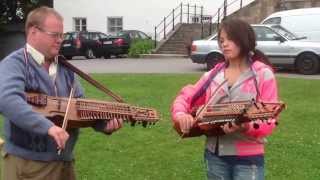 Kyrkolåt av Arne Moden. Julia Frölich och Anders Ekengren på nyckelharpa 2013 Ekebyholms slott