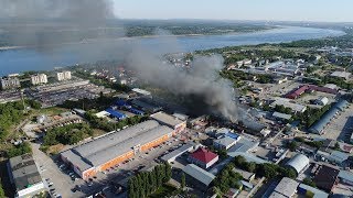 В Волгограде в 15 раз выросла площадь пожара на оптово-строительной базе