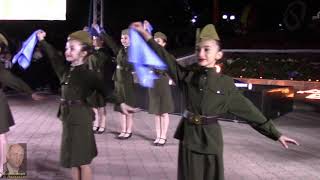 Танец под песню "Синий платочек"