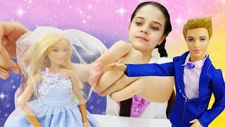 Видео для девочек. Салон красоты: Барби - невеста и готовится к свадьбе! Барби и Кен женятся!