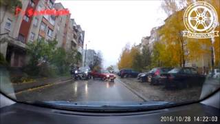 Свежая подборка идиотских автоаварий | Дорожная жизнь - 4