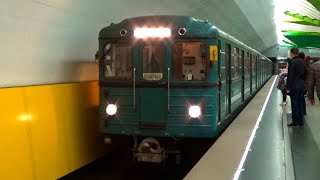 "ЕЖик в 2020 году!" Электропоезд 81-710 "ЕЖ-3" №66 на станции метро Лермонтовский Проспект