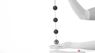 Анальные шарики Deluxe Vibro Balls (D- 3,2см) от Pipedream