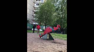 Алкаши против подростков.Битва на детской площадке 2
