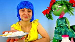 Игрушечные Супер Истории - Видео для детей в стихах - Радость о пользе каши и супа