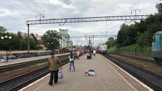 16.08.2018 o 18:20 Станція Підзамче Львів , люди перекрили колію, бо поїзд на Здолбунів