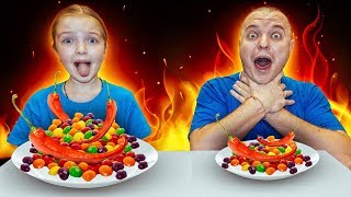 БОЛЬШЕ ИЛИ МЕНЬШЕ ЕДЫ ! ЧЕЛЛЕНДЖ VALENSIA LUCKY FAMILY ?