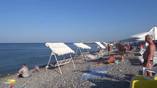 Море снова +28 °C, тепло и ветерок! Утро на Центральном пляже Лазаревского. 27 августа 2017