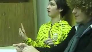 Ахаххах парень в желтеньком просто супер