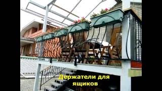 Цветы на крыльце в ящиках , кронштейны для цветочных ящиков