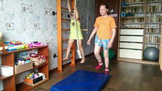 Гимнастика с Аней и Ксюшей