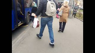 22 октября 2018 г. Ленинский проспект Москва, посадка в троллейбус