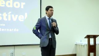 Vendedor tem que ouvir desconfiando - Alexandre Bernardo
