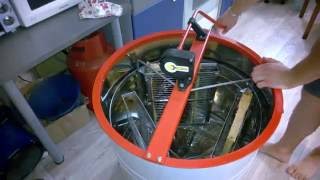Обзор медогонки abb 100 часть 2 , Откачка первого меда