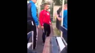 спортсмен бьет быдлу