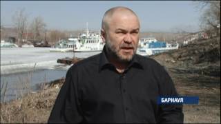 Жители барнаульского поселка Затон прямо в Оби обнаружили распиленный на куски отслуживший теплоход