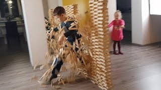 Прошёл через деревянную стену Куби Дуби!/ Как дети играют деревянными игрушками!
